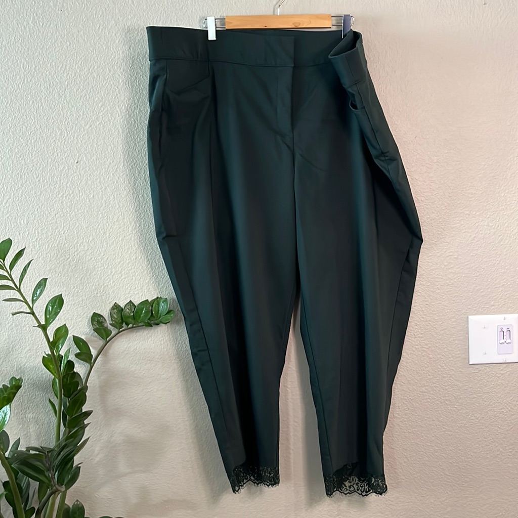 Lane Bryant 28 Green Lace Hem Cropped Trousers